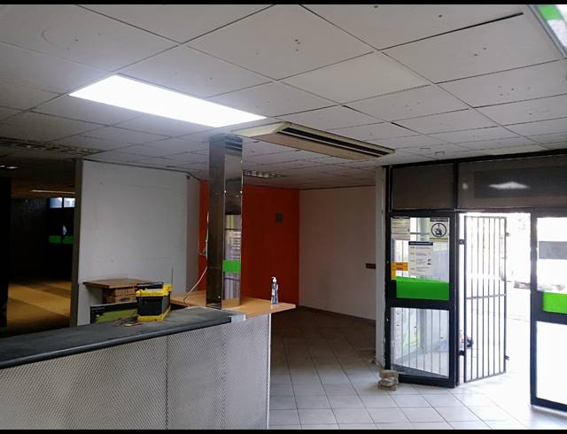 Showroom property to rent in ANDERBOLT
